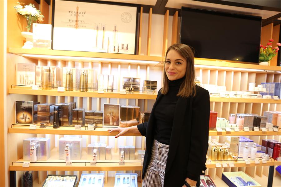 美容专家伊莲娜女士介绍法国天芮化妆品