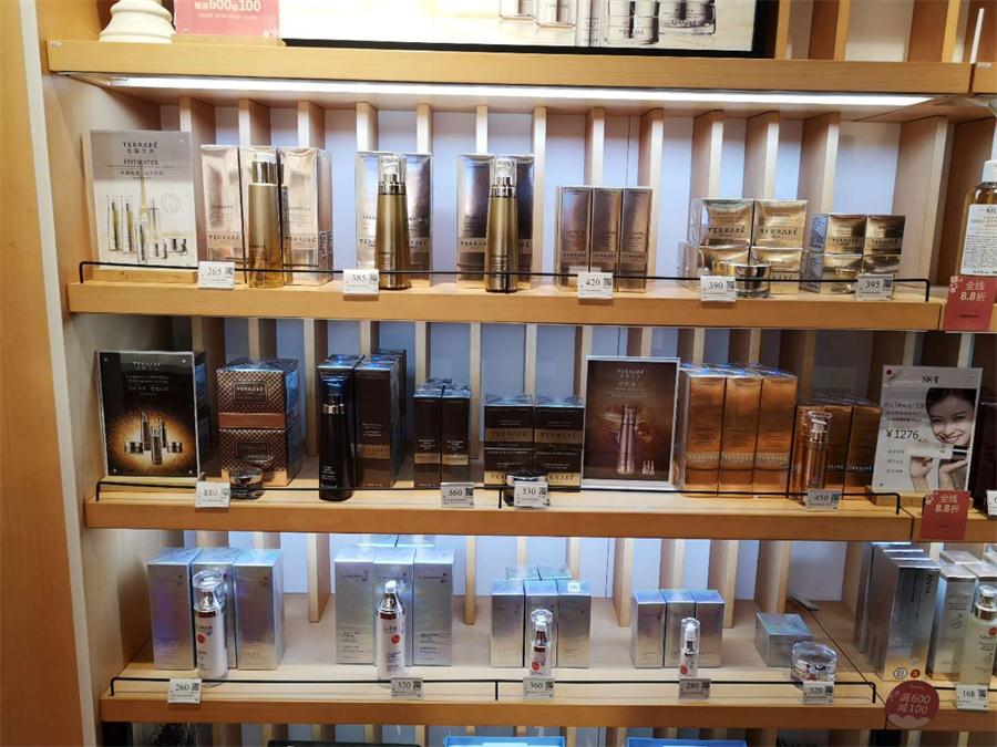 法国天芮系列化妆品柜台展示