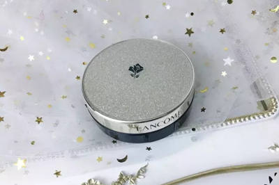 狐狸小妖化妆品加盟进口美妆加盟解锁干皮不卡纹技巧