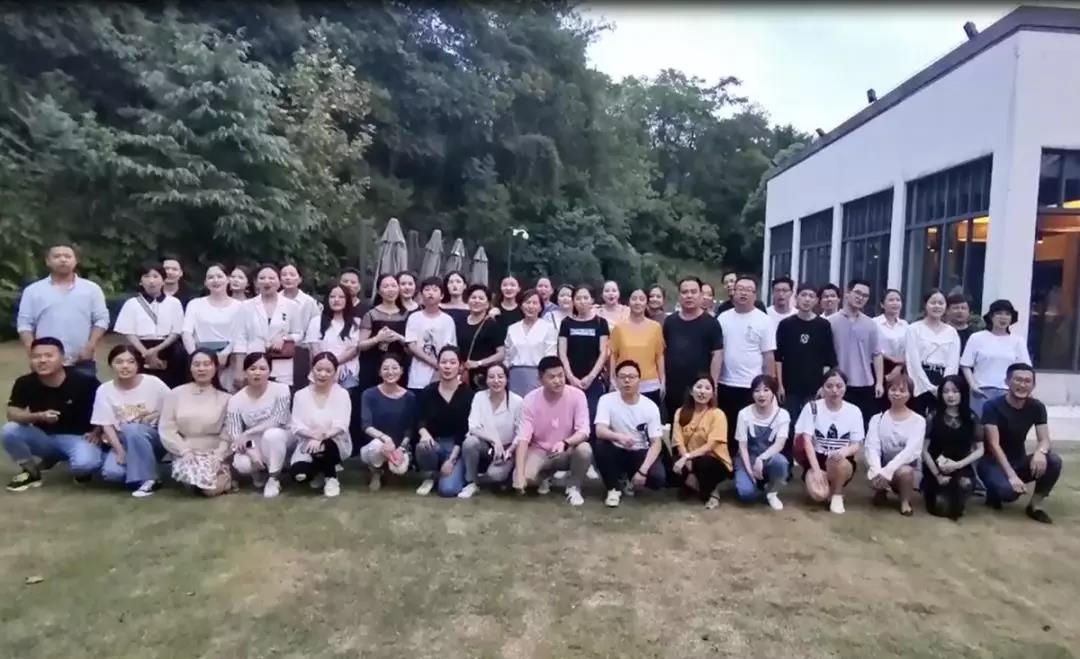 狐狸小妖加盟商大会合影