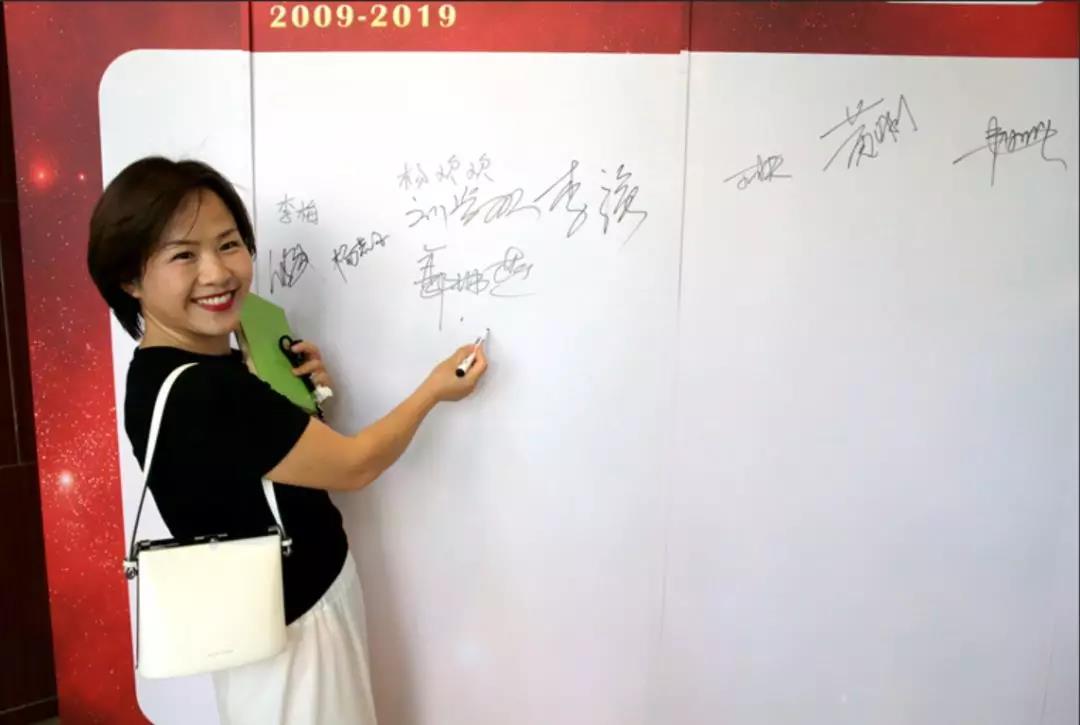 狐狸小妖加盟商大会签到现场