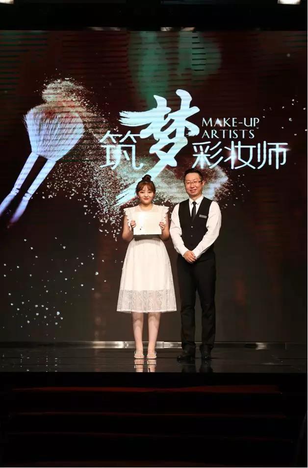 狐狸小妖学员在毛戈平学院课程结业妆容展示