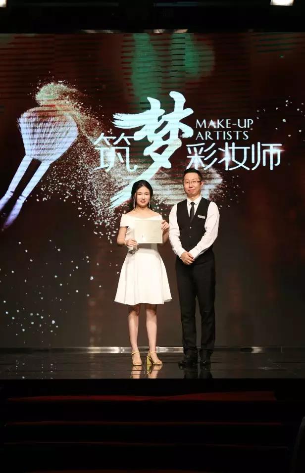 狐狸小妖学员在毛戈平学院课程结业妆容展示